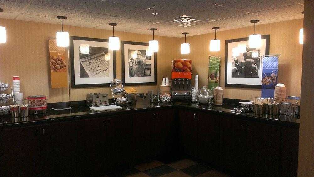 Hampton Inn Des Moines-Airport Exteriér fotografie